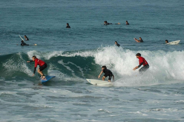 practicar surf en zarauz
