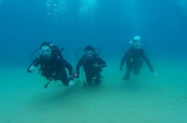  Diving with friends in Girona 