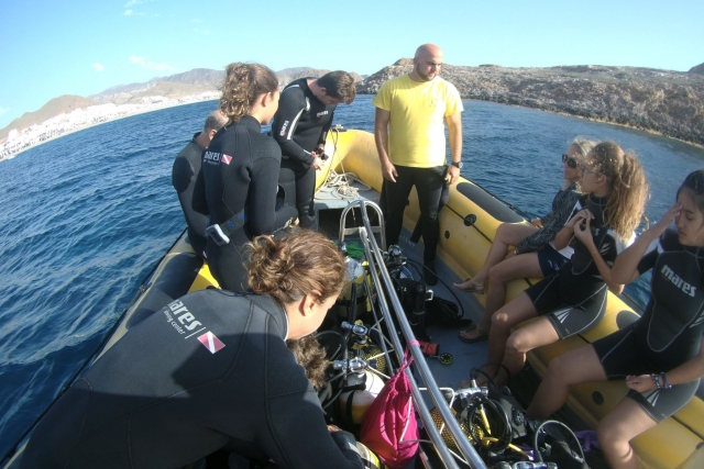 Preparando la inmersion desde barco