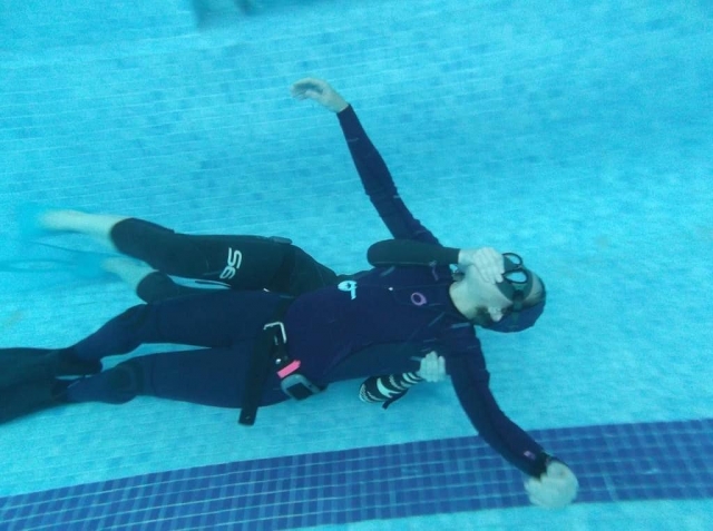 Clase de buceo en agua confinada