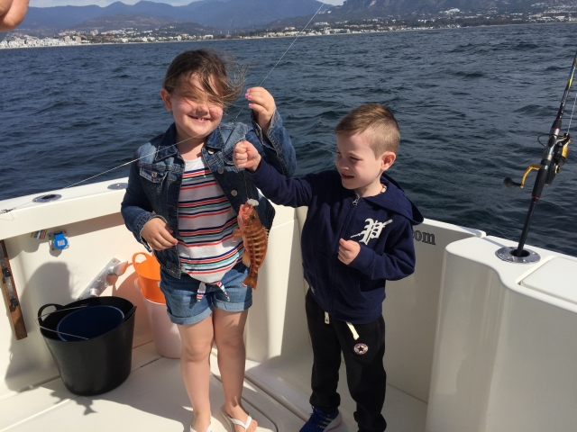 Chiquitines pescando