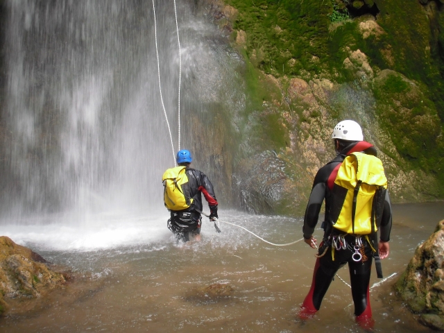  Abstieg in Wasserfällen 