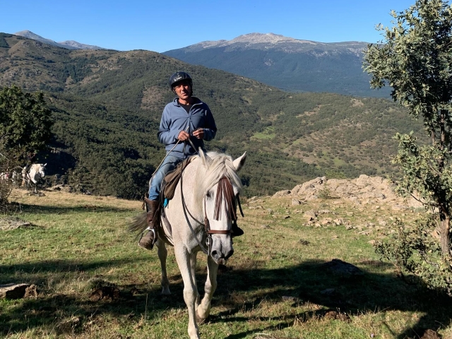 A lomos de un caballo en el Valle de Lozoya