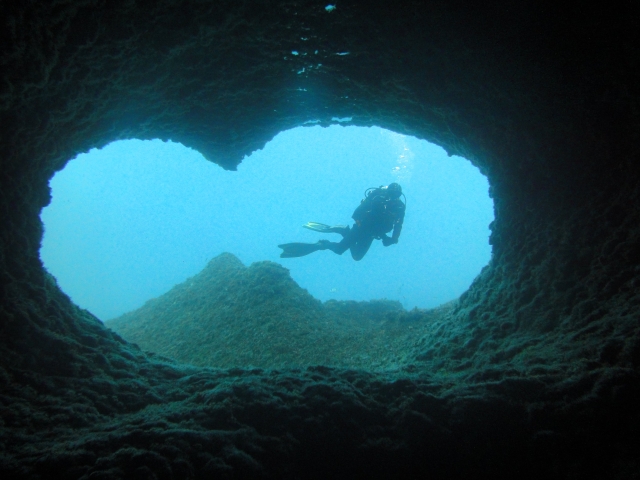  Diving through incredible places 