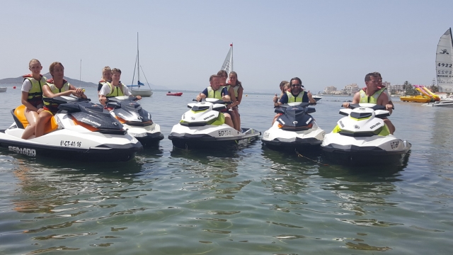 preparados para la ruta en moto de agua en La Manga