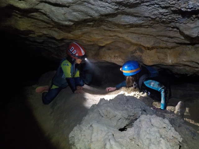 Caving 