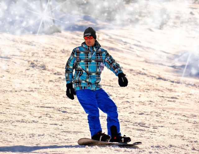  Snow with a blue checkered jacket 