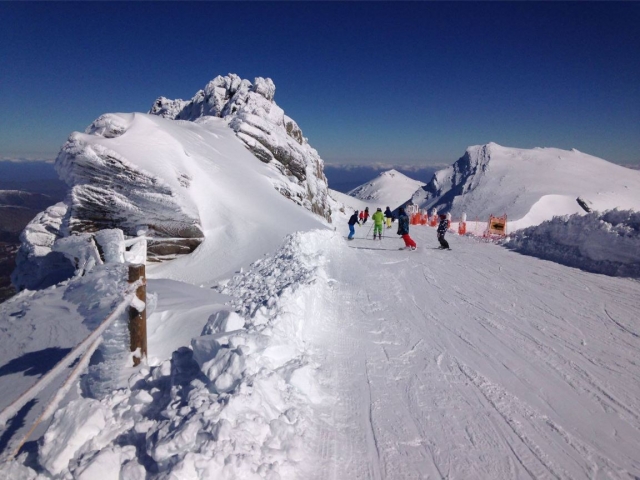  With snowboards in the Cantabrian resort 