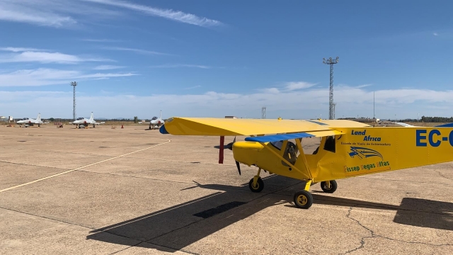  Petit avion à la base aérienne 