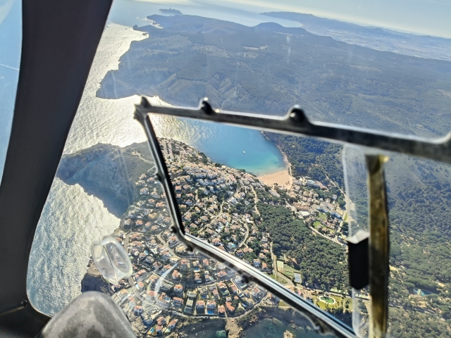 Review of Ana León about 30-minute helicopter ride over L'Estartit