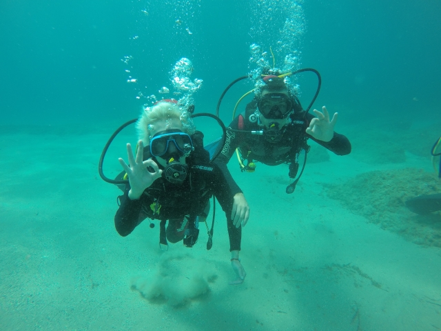  Two divers reaching the bottom 