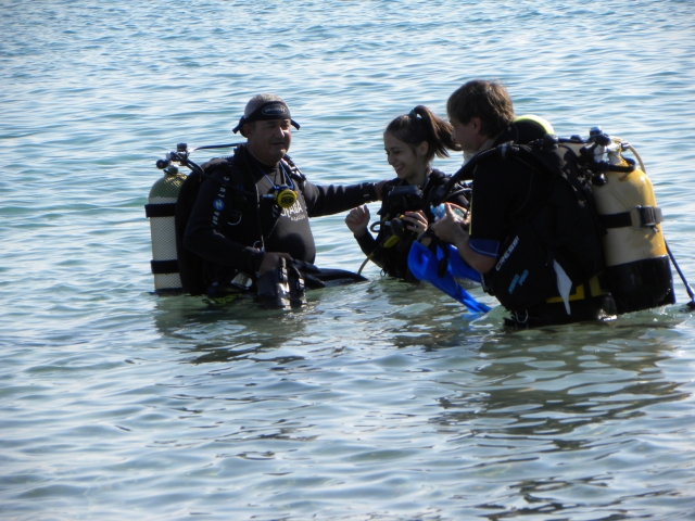 Helping during the underwater experience 
