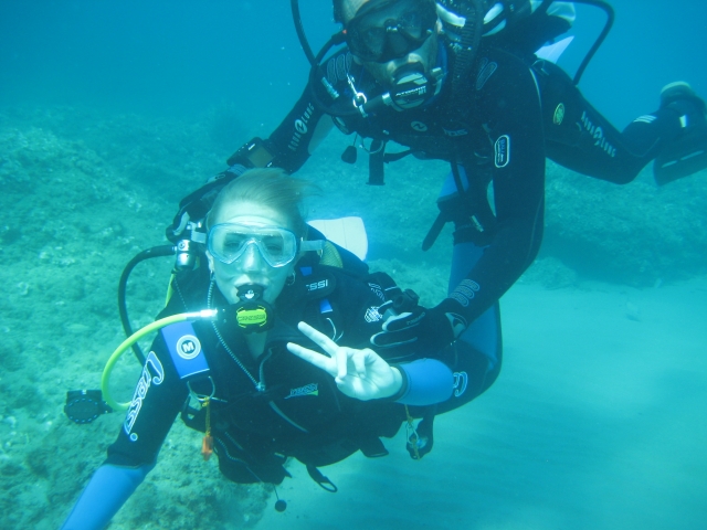  Holding the diver 