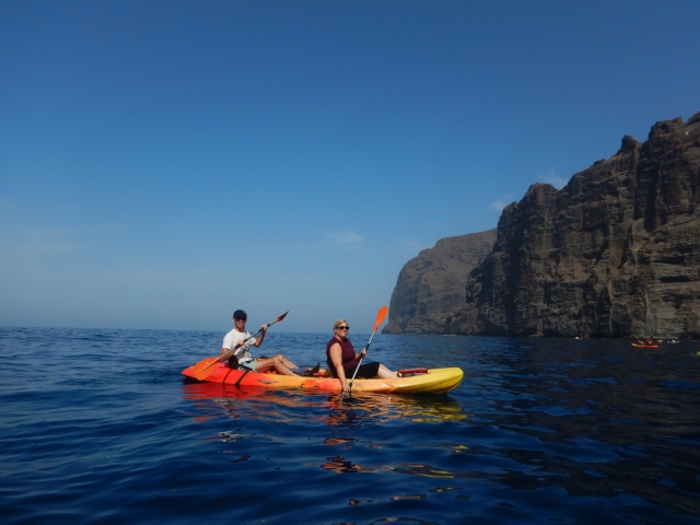  Couple paddling in Los Gigantes 