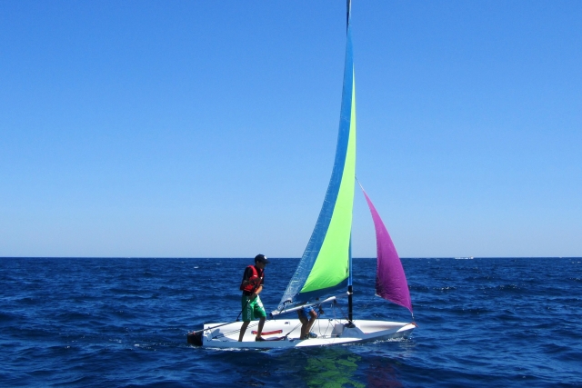  Auf dem Segelboot stehen 