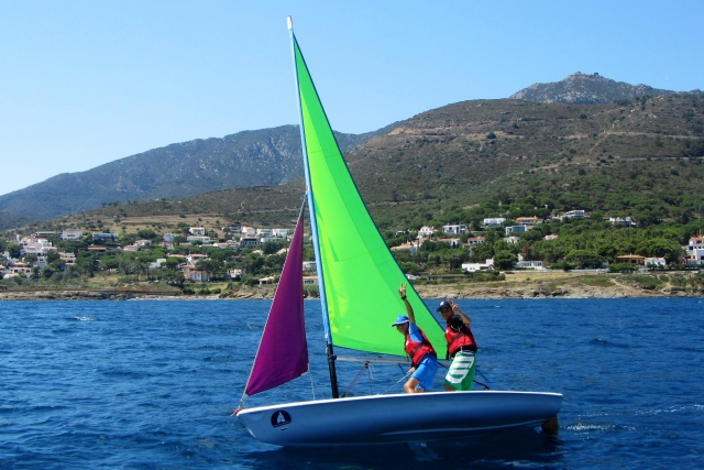  Winken vom Segelboot aus 