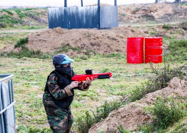  Verteidigung der Position auf dem Paintball-Feld 
