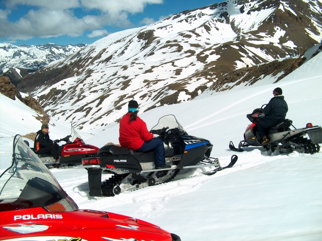 Excursión en moto de nieve fuera pistas