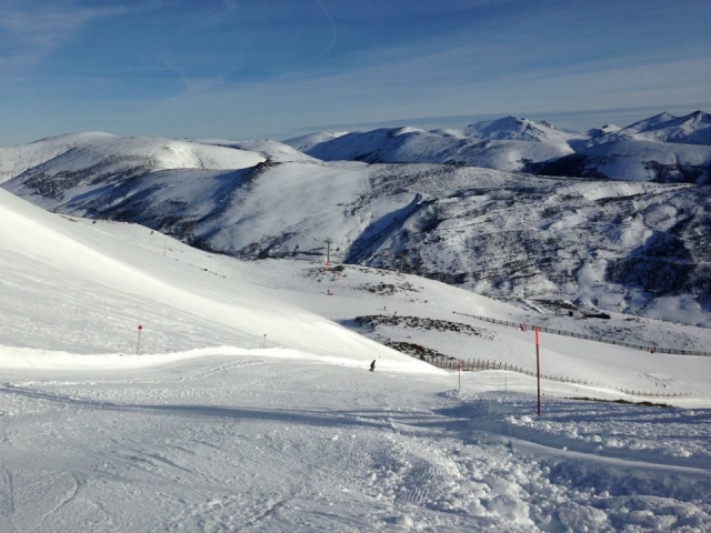  Go through the Asturian snow on your board 
