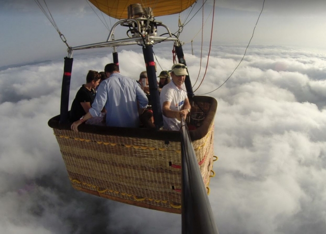  Taking photos of the balloon basket 