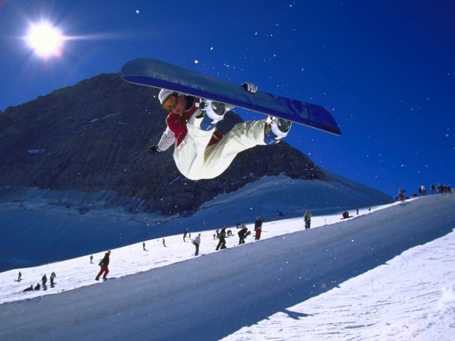 Snowboarder