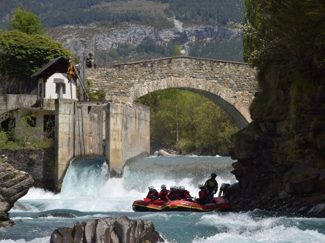  Rafting en groupe 