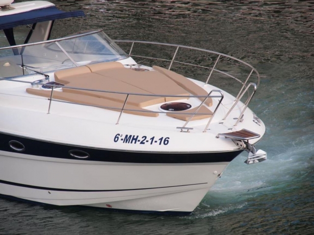 Proa del barco en Menorca