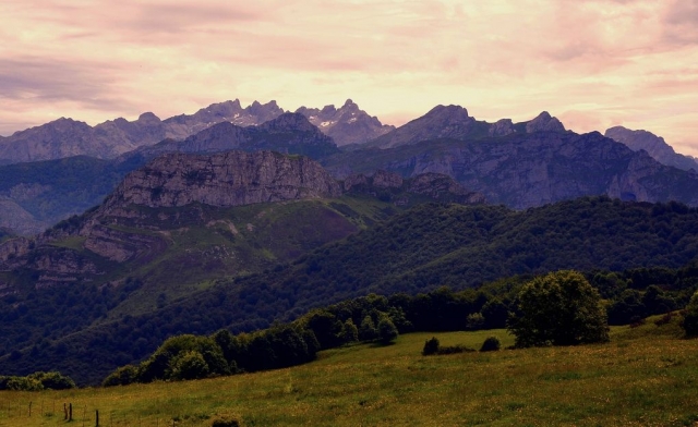  Views of the mountains in the Picos de Europa 