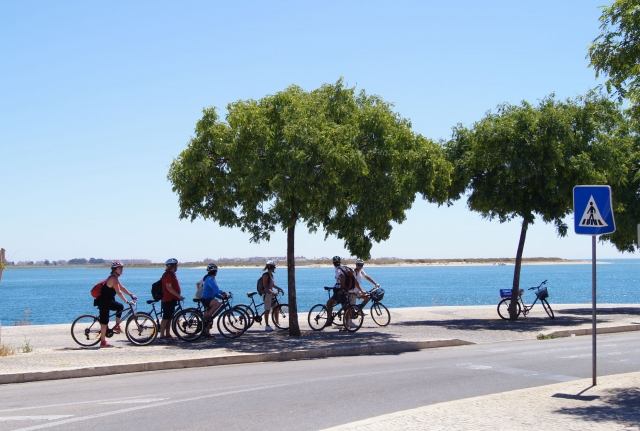  In bicicletta in riva al mare 