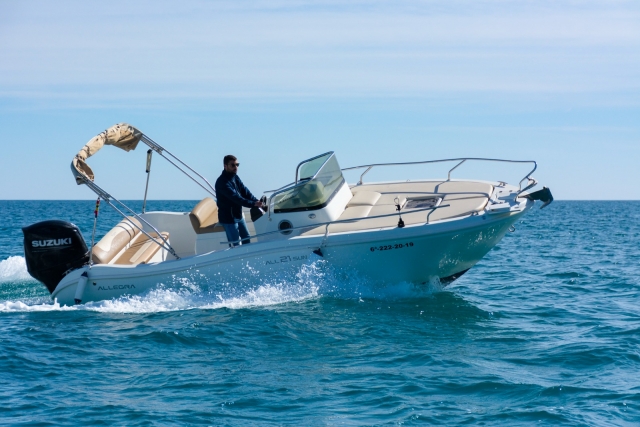 Boat rental without skipper 