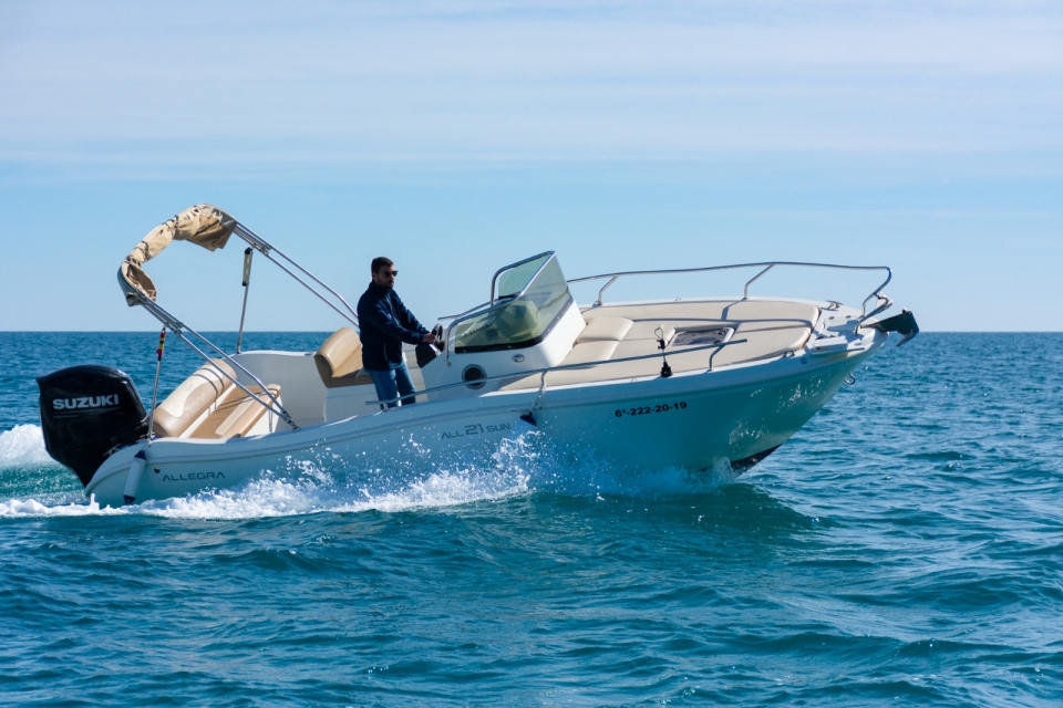 Boat rental without skipper 