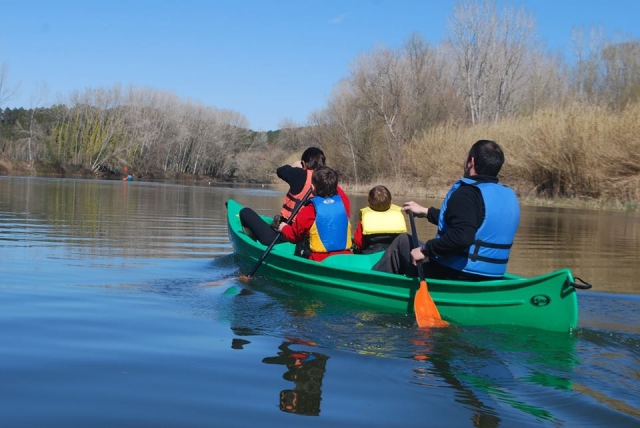 En la canoa con la familia