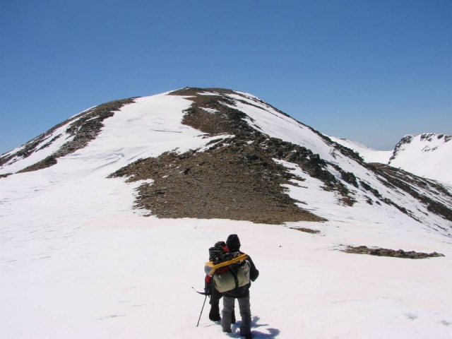  Guardare la vetta innevata 
