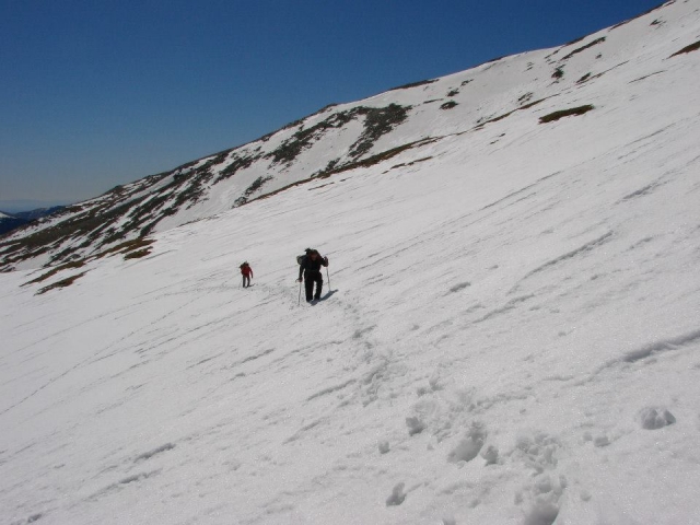  Traversata verso la vetta innevata