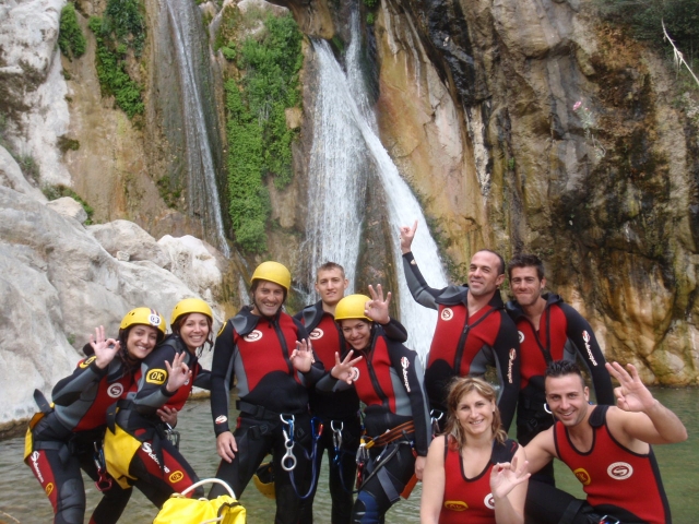 Practica barranquismo con OK Aventuras