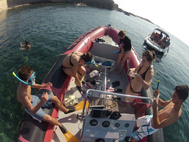 在塔巴卡岛海洋保护区浮潜 