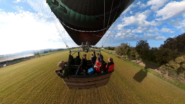  Flying 