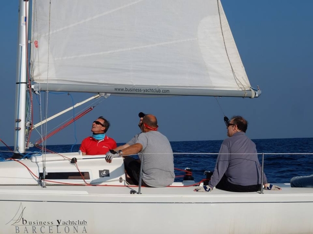 Pasajeros en el velero en Barcelona