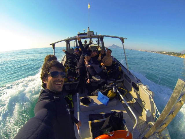  The diving boat 
