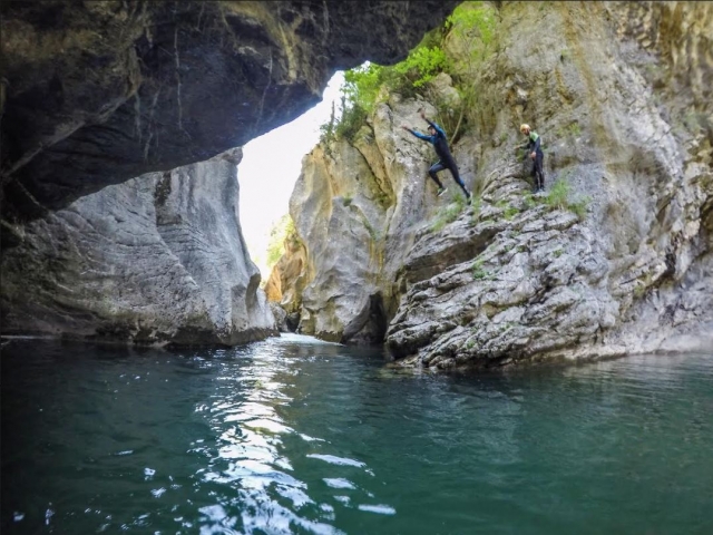  In die Schlucht springen 