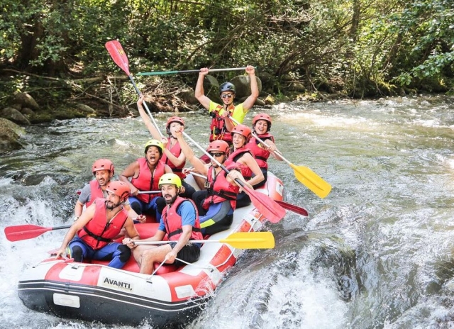  Flussabfahrt mit dem Floß 