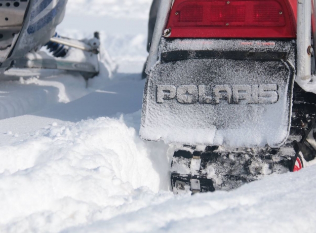  Heckdetail des Schneemobils 