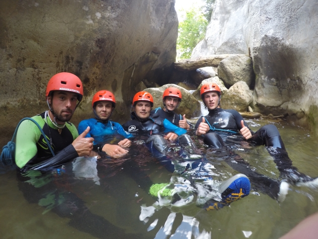 Sitzen in der Viu-Schlucht 