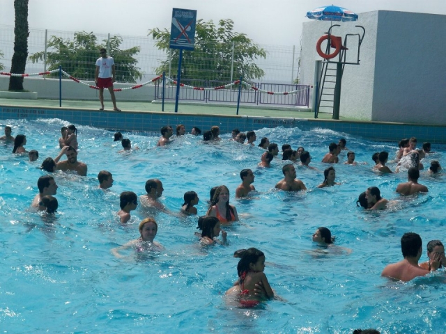 En la piscina de olas