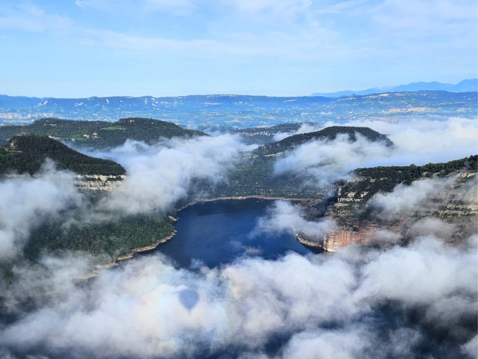 Sobre las nubes