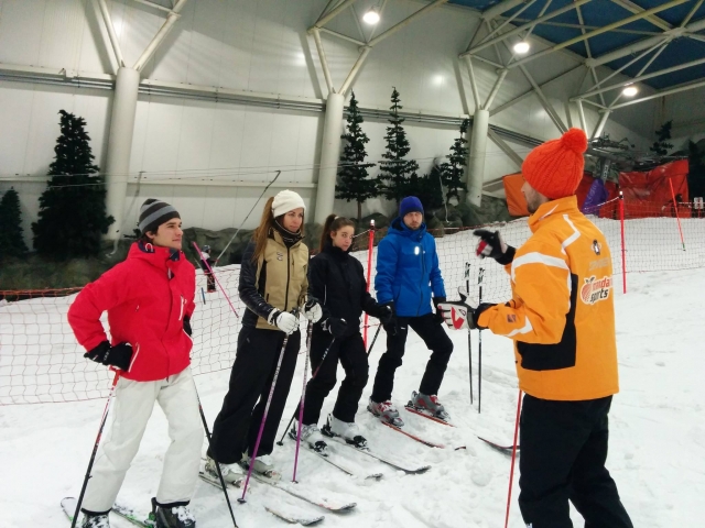 Ski class on an indoor slope 