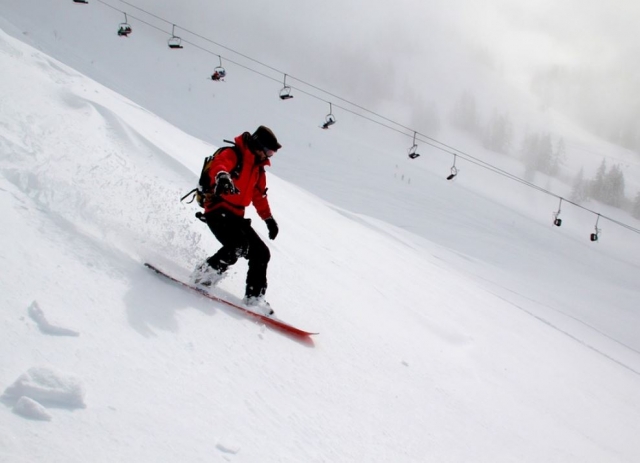  Snowboard descent 