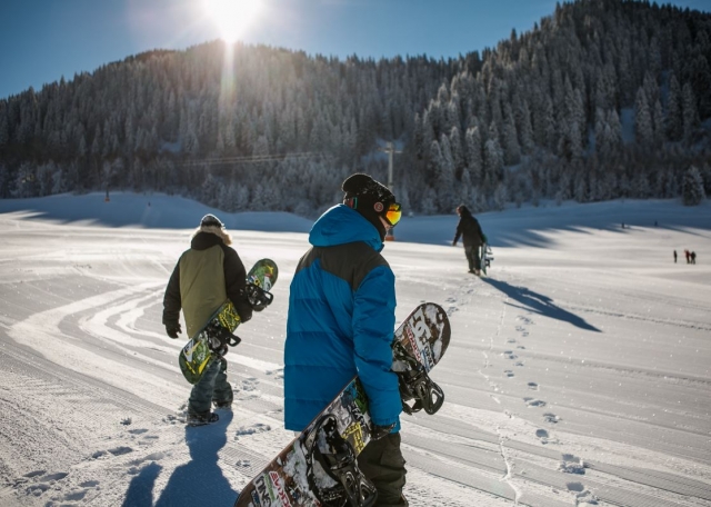  Moving snowboards snow