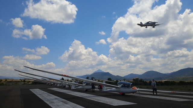  Gliders on the runway 