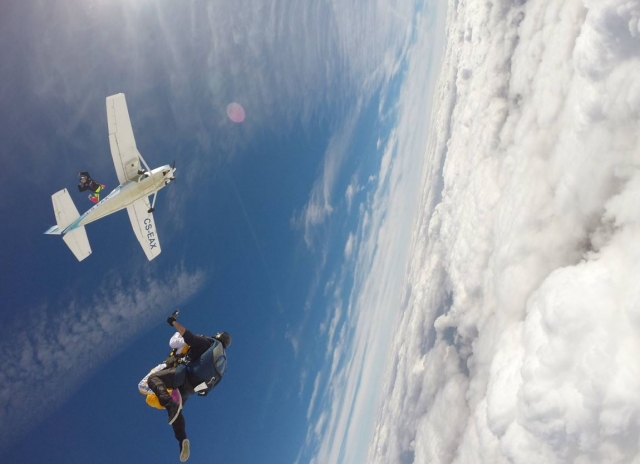 Cayendo tras el salto en Portugal